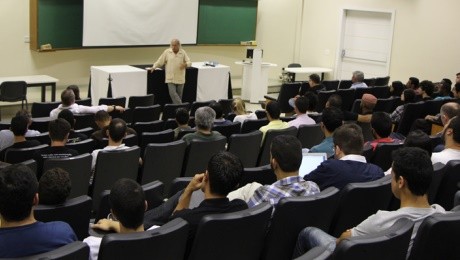 Aula inaugural do curso de Filosofia foi uma reflexão sobre a atual crise naquela região