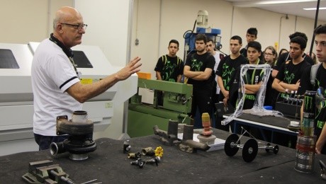 Alunos do Colégio Bom Jesus participaram de workshops sobre carreira profissional na FAE