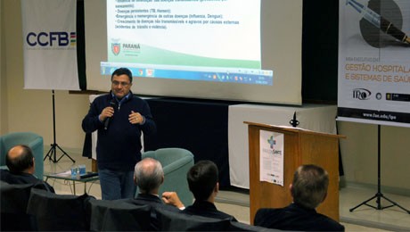 Evento realizado na FAE Centro Universitário, em parceria com a Câmara de Comércio França-Brasil, teve foco na gestão da saúde pública.