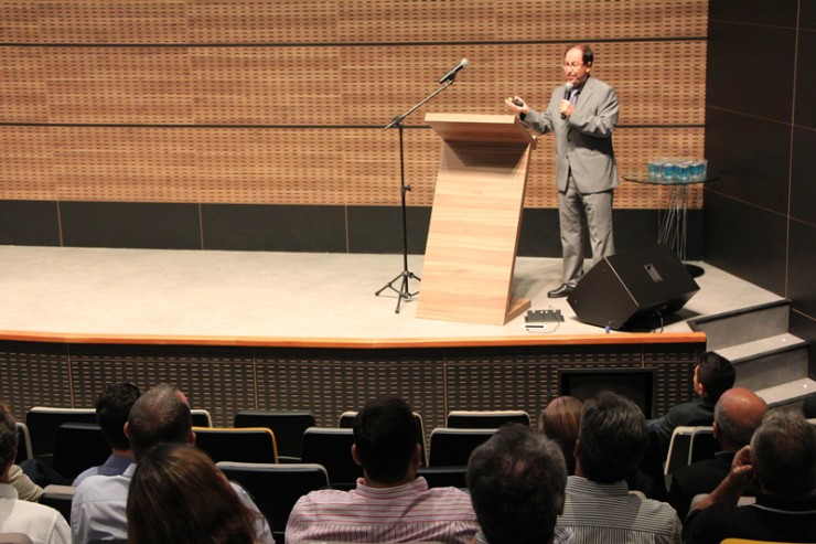 O palestrante Jorge Muniz é professor da Unesp e principal referência nacional na área de Gestão do Conhecimento em Operações.