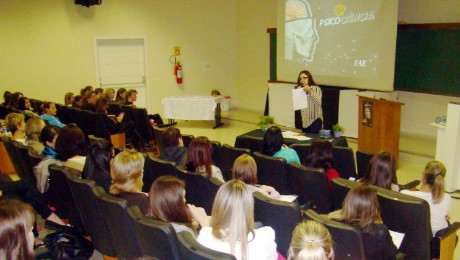 Evento científico apresenta experiências de estágio dos alunos dos últimos períodos do curso