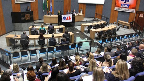 Alunos de Direito da FAE SJP debatem o novo Código do Processo Civil.