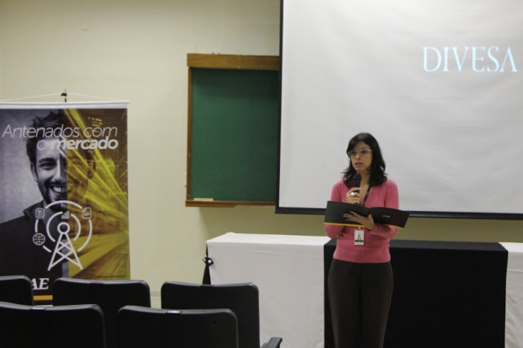 Flavia Leticia Soares e Silva, coordenadora do curso de Administração da FAE.