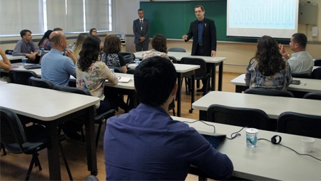 FAE recebe empresários para falar sobre a importância da internacionalização das PMEs.