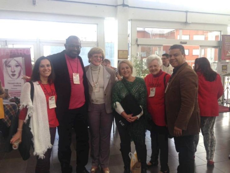 na foto:Renata (grupo adoção consciente de Curitiba) Paulo (ex-presidente ANGAAD e São Paulo), Suzana (Presidente ANGAAD e Recife), Fabi (Romã), Halia (Adoção Consciente Curitiba); e Marinho (Romã).