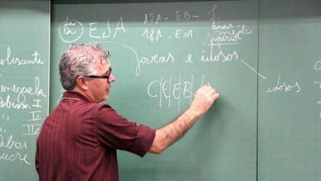 Educação de Jovens e Adultos foi tema de palestra do especialista Antenor da Cunha França Júnior