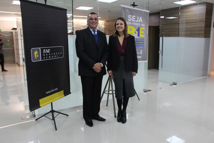 Jorge Apóstolos Siarcos, diretor-geral do Grupo Educacional Bom Jesus e reitor da FAE. e Maria Teresa Fornea, diretora da Barigui Companhia Hipotecária.