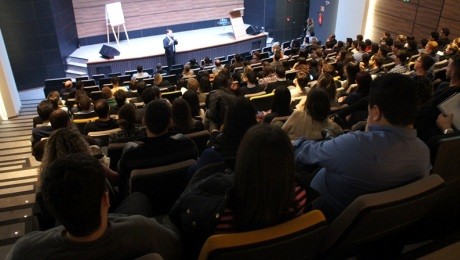 Ministrada por especialista de renome internacional, evento lotou o anfiteatro da Instituição