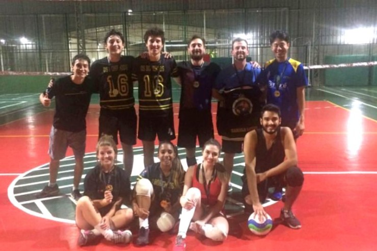 Time campeão do vôlei misto