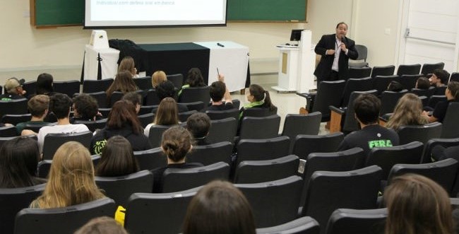 FAE recebe alunos do Bom Jesus em evento sobre ensino superior