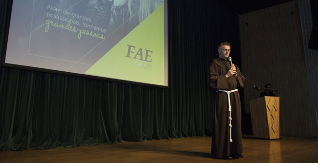 Centro universitário celebra aniversário em comunhão com a comunidade acadêmica