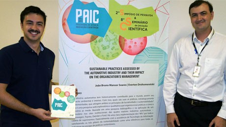 Alunos da FAE são premiados em Congresso de Iniciação Científica da PUC-PR.