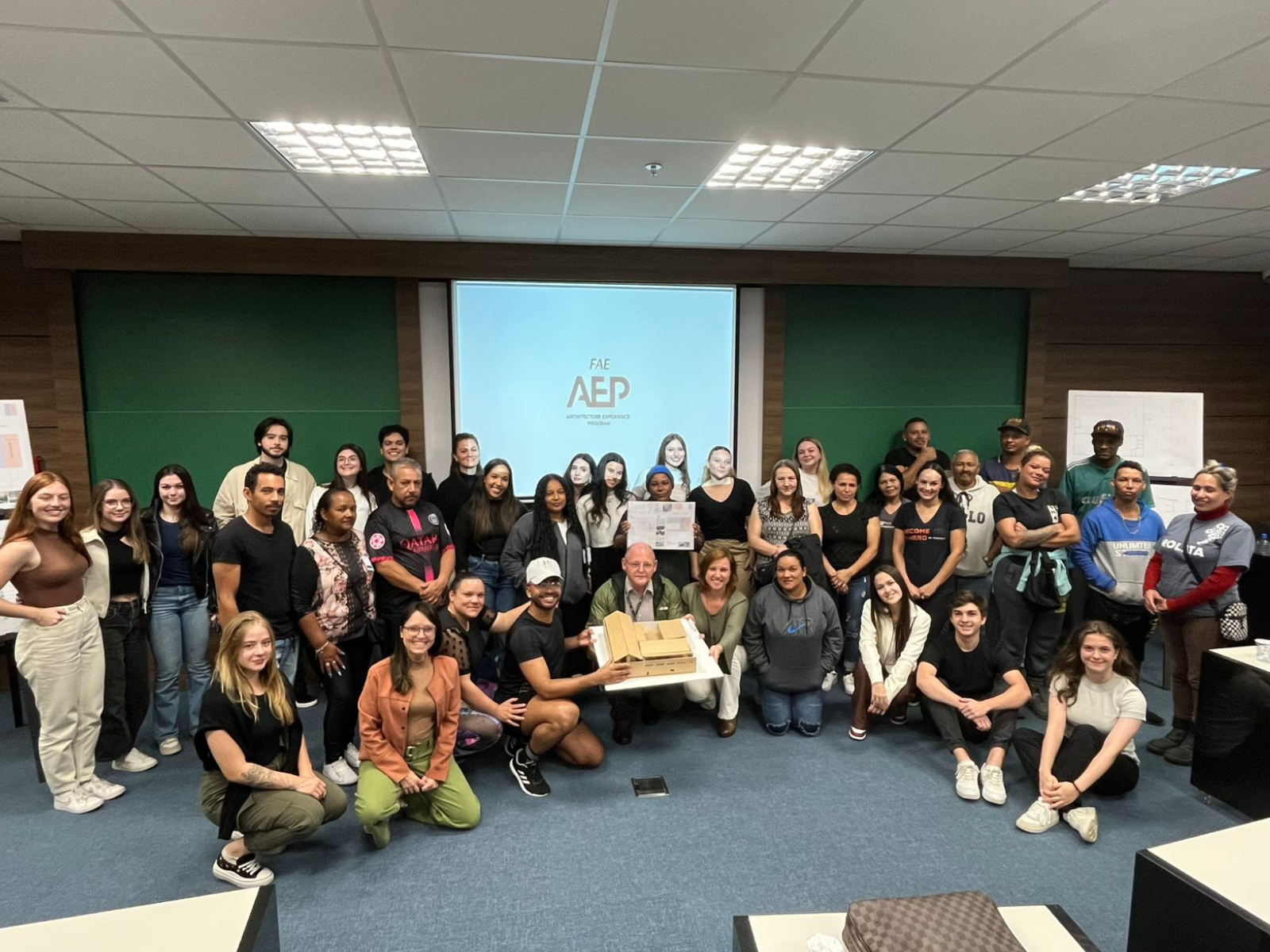 Os acadêmicos do curso de Arquitetura Integral da FAE (AEP) projetaram uma solução de conforto térmico para a Cooperativa dos Catadores de Materiais Recicláveis (Catamare). 