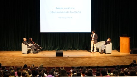 Evento dos cursos de Licenciatura da FAE questiona o uso destas ferramentas.