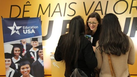 Ações do Salão do Estudante e palestra do consulado norte-americano podem auxiliar na escolha da melhor experiência educacional fora do Brasil