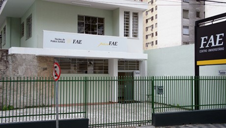 Serviço-Escola da FAE realiza atendimentos na região central de Curitiba.