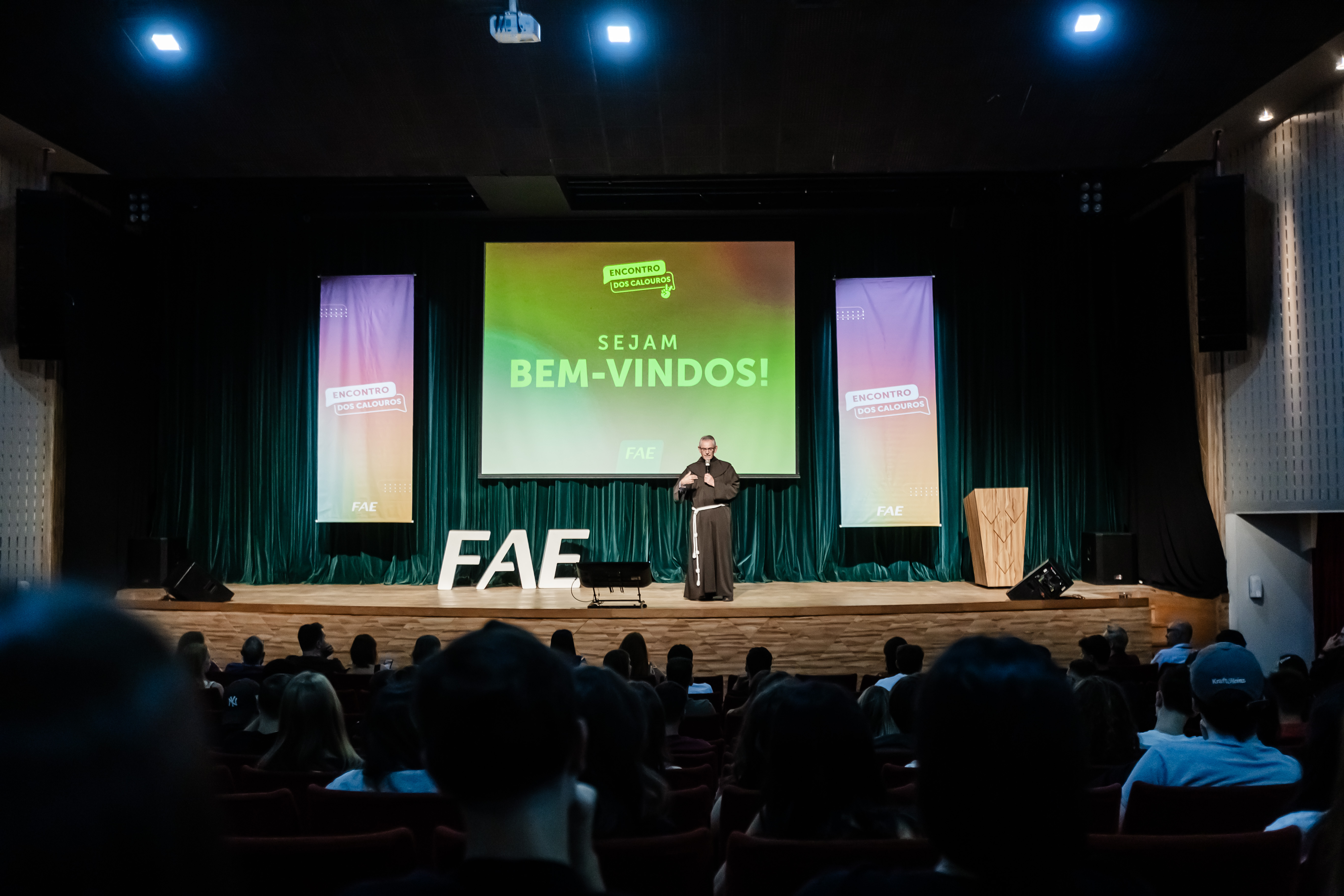 Entre os dias 20 e 21 de fevereiro os novos alunos da FAE Centro Universitário foram recepcionados no Encontro dos Calouros de 2025, com atividades de integração e ambientação desenvolvidas nos campi de Curitiba e São José dos Pinhais.