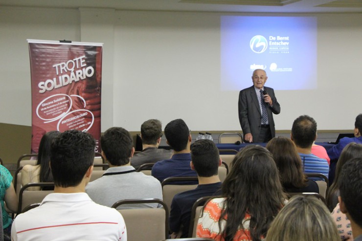 Palestra sobre planejamento de carreira com o headhunter Bernt Entschev.
