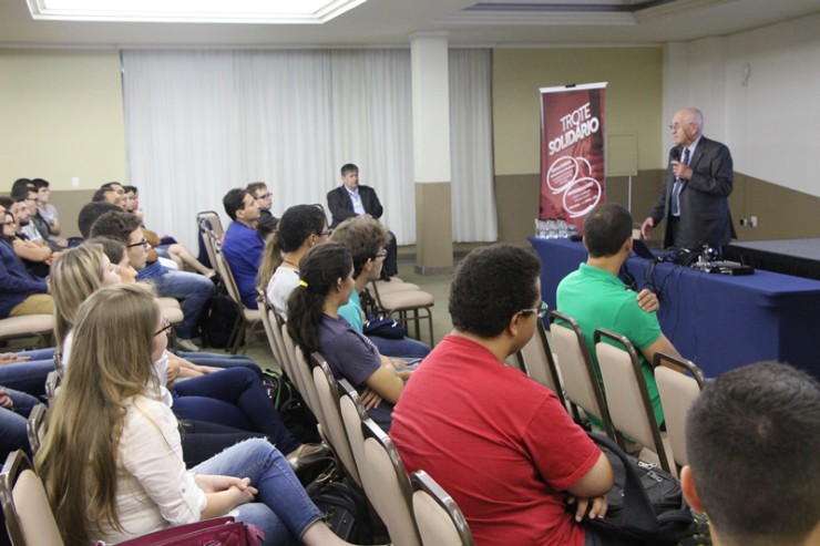 Palestra sobre planejamento de carreira com o headhunter Bernt Entschev.