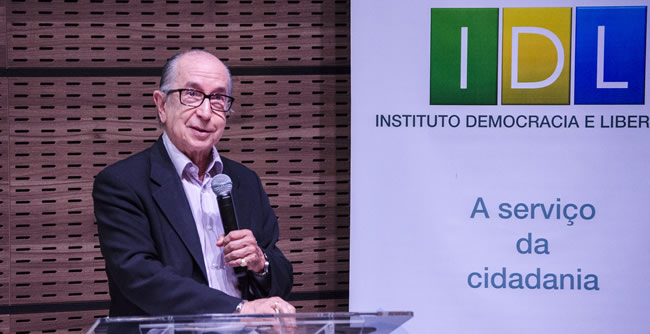 Economista Marcos Cintra esteve em Curitiba para uma palestra na FAE Business School