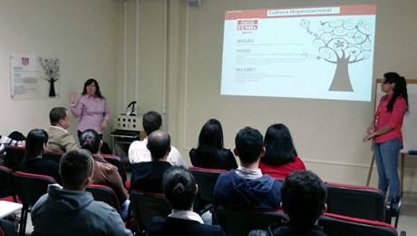 Alunos do tecnólogo em Logística conhecem os processos produtivos da fábrica da Coca-Cola FEMSA, em Curitiba.