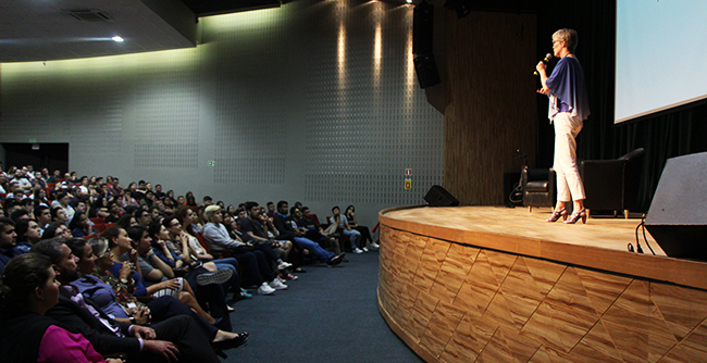 Novos alunos foram recepcionados pela reitoria da Instituição