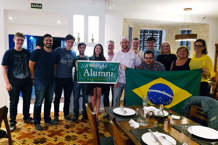 Confraternização dos ex-alunos de Siena College, em Curitiba.