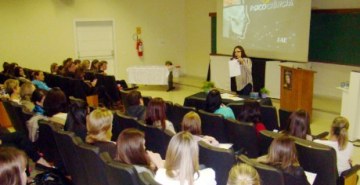 Evento científico apresenta experiências de estágio dos alunos dos últimos períodos do curso