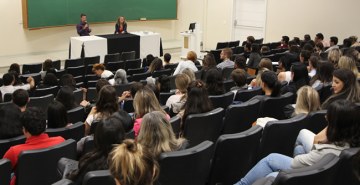 Professores da FAE realizam debate e dão dicas de por que assistir ao filme Cisne Negro