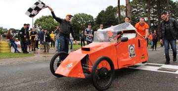 Mesmo sob forte chuva, competição de carros produzidos por alunos da FAE foi um sucesso