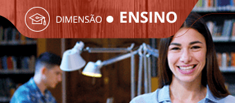 Imagem principal da página Ensino, Pequisa e Extensão Bom Jesus com uma aluna do colégio segurando livros